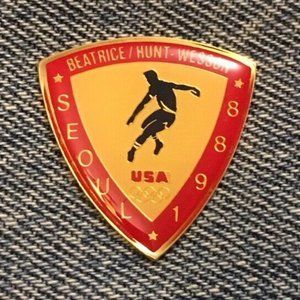 Discus Olympic Pin ~ Track & Field ~ Sponsor Beatrice Hunt Wesson ~ 1988 Seoul